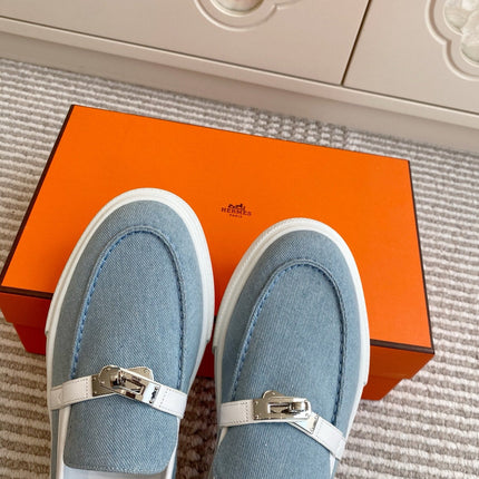 HM 25S SLIP-ON IN SKY BLUE CANVAS WITH SILVER HARDWARE