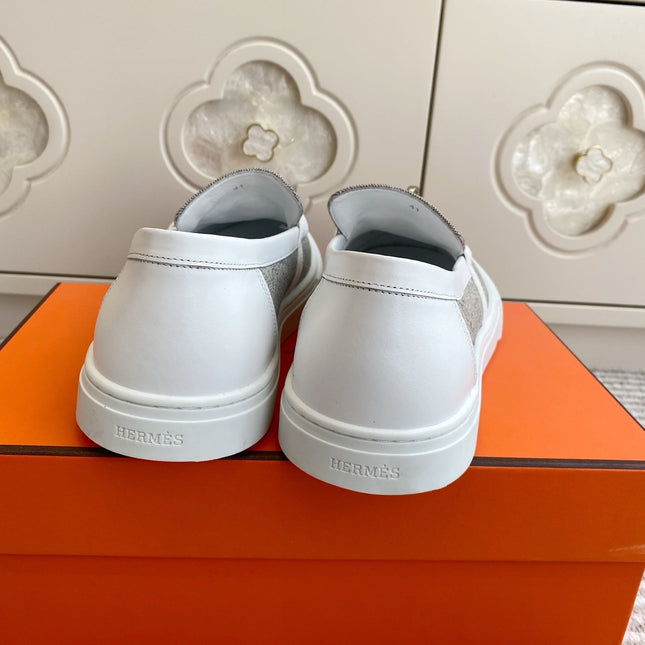 HM 25S SLIP-ON IN LIGHT GREY CANVAS WITH SILVER HARDWARE