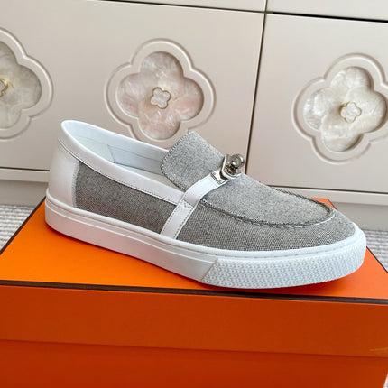 HM 25S SLIP-ON IN LIGHT GREY CANVAS WITH SILVER HARDWARE