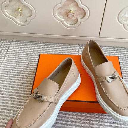HM 25S SLIP-ON IN BEIGE LAMBSKIN WITH SILVER HARDWARE