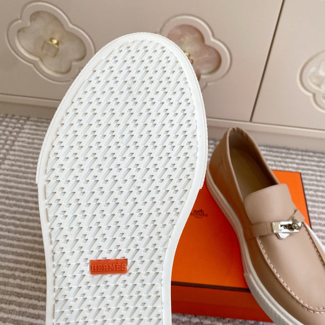 HM 25S SLIP-ON IN BEIGE LAMBSKIN WITH SILVER HARDWARE