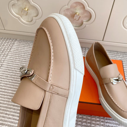 HM 25S SLIP-ON IN BEIGE LAMBSKIN WITH SILVER HARDWARE