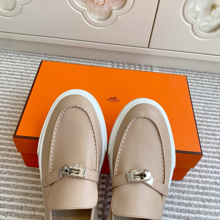 HM 25S SLIP-ON IN BEIGE LAMBSKIN WITH SILVER HARDWARE