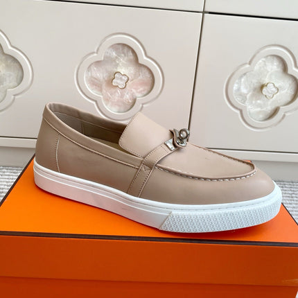 HM 25S SLIP-ON IN BEIGE LAMBSKIN WITH SILVER HARDWARE