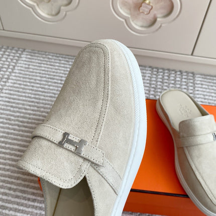 HM 25S MULES IN CREAM WHITE SUEDE WITH SILVER HARDWARE