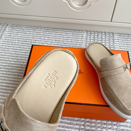 HM 25S MULES IN BEIGE SUEDE WITH SILVER HARDWARE