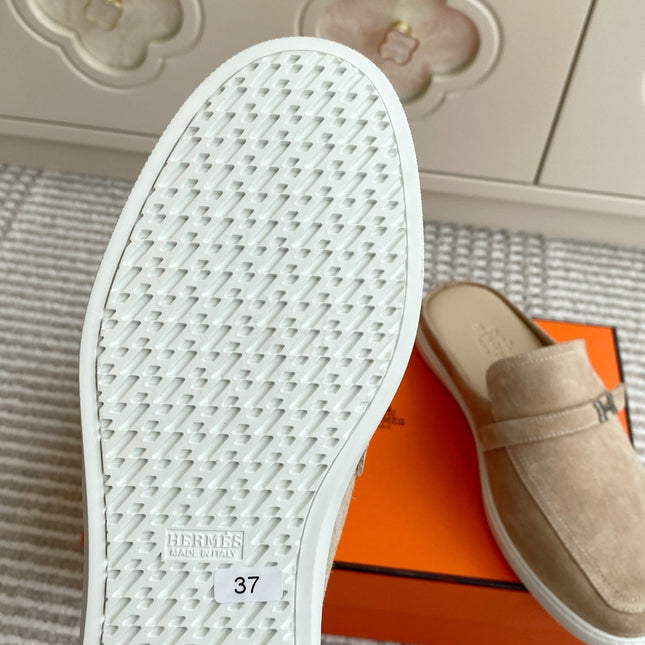 HM 25S MULES IN BEIGE SUEDE WITH SILVER HARDWARE