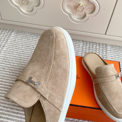 HM 25S MULES IN BEIGE SUEDE WITH SILVER HARDWARE