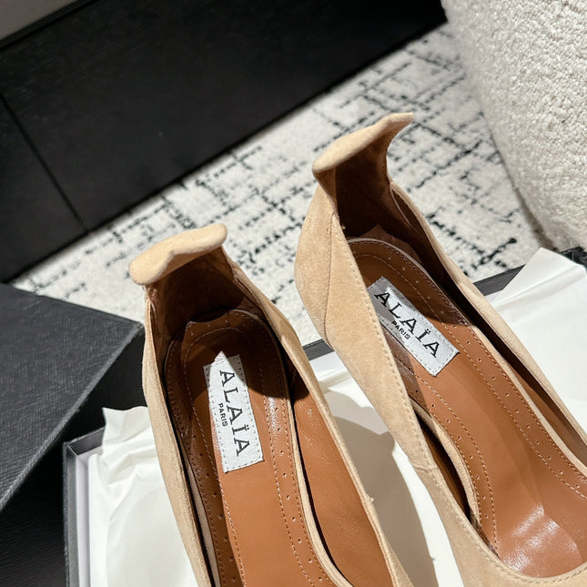 ALAIA HIGH PUMPS 10CM IN BEIGE SUEDE MIX BLACK CALFSKIN