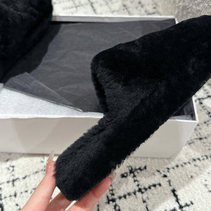 SLIPPER IN BLACK SHEARLING