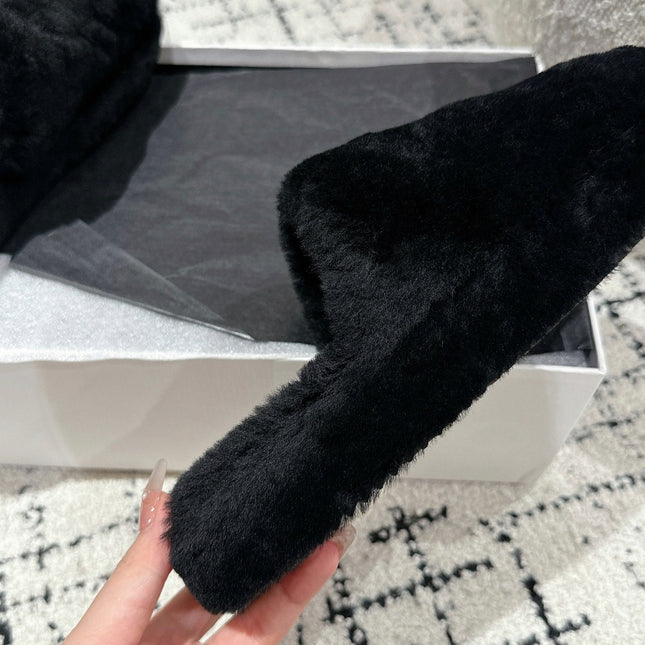 SLIPPER IN BLACK SHEARLING
