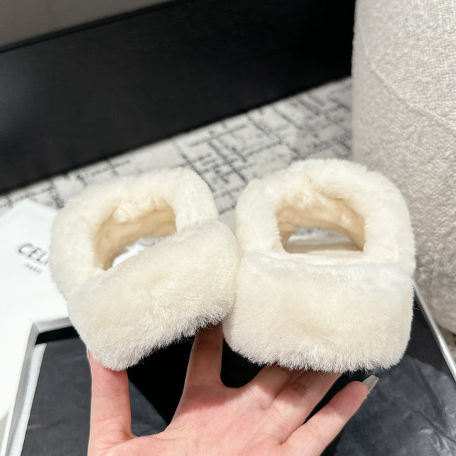 CROSS STRAP SLIPPER IN WHITE SHEARLING