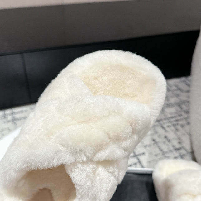 CROSS STRAP SLIPPER IN WHITE SHEARLING