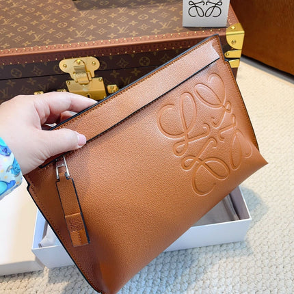 LOE POUCH CLUTCH BAG 30 IN WARM DESSERT CALFSKIN
