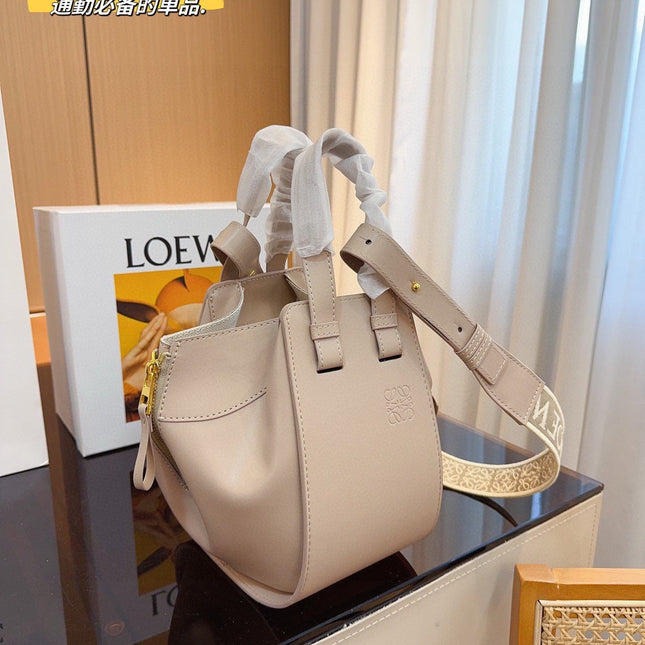 LOE 23 COMPACT HAMMOCK BAG IN SAND SATIN CALFSKIN