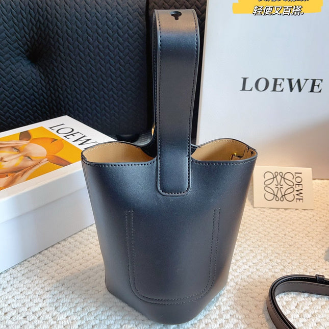 MINI PEBBLE BUCKET 20 BAG IN BLACK SOFT GRAINED CALFSKIN