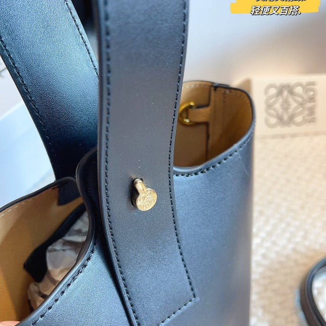 MINI PEBBLE BUCKET 20 BAG IN BLACK SOFT GRAINED CALFSKIN