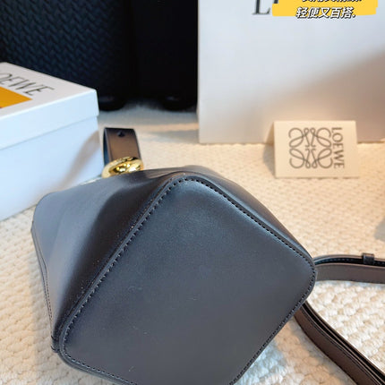 MINI PEBBLE BUCKET 20 BAG IN BLACK SOFT GRAINED CALFSKIN