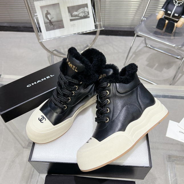 MARTIN BOOTS IN BLACK CALFSKIN AND LAMB FUR LINING