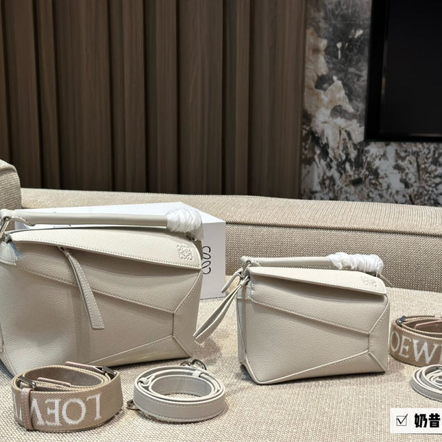 LOE MEDIUM 24 PUZZLE BAG IN WHITE GRAINED CALFSKIN