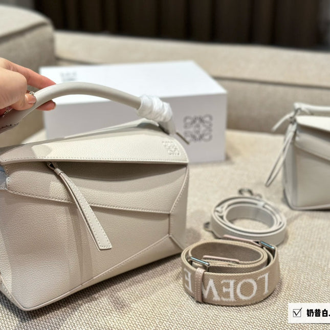 LOE MEDIUM 24 PUZZLE BAG IN WHITE GRAINED CALFSKIN