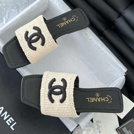 WOVEN SLIDE IN RAFFIA AND BLACK LAMBSKIN