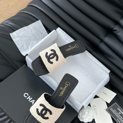 WOVEN SLIDE IN RAFFIA AND BLACK LAMBSKIN