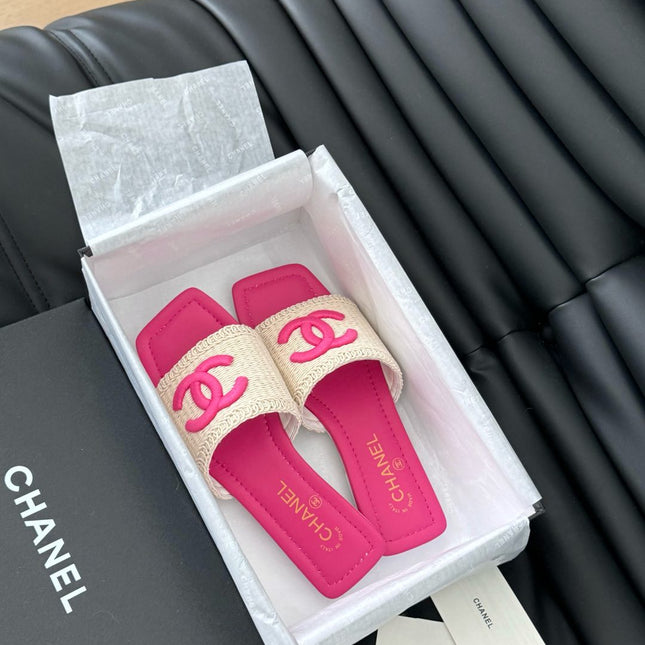 WOVEN SLIDE IN RAFFIA AND BRIGHT PINK LAMBSKIN