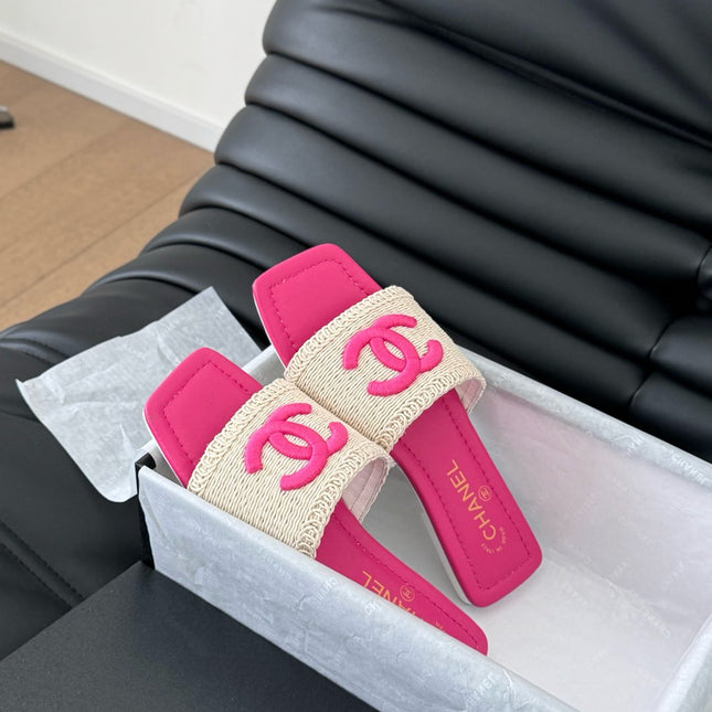 WOVEN SLIDE IN RAFFIA AND BRIGHT PINK LAMBSKIN