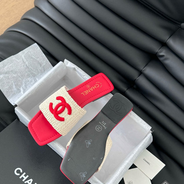 WOVEN SLIDE IN RAFFIA AND RUBY RED LAMBSKIN