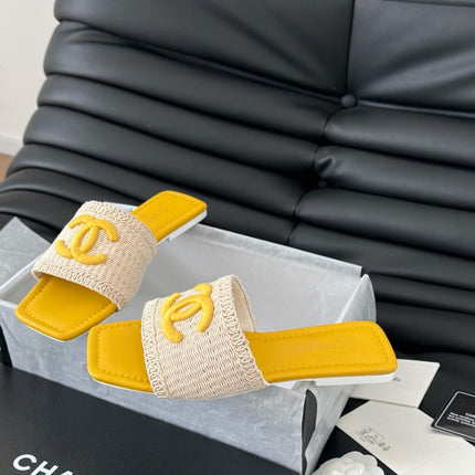 WOVEN SLIDE IN RAFFIA AND LIGHT YELLOW LAMBSKIN