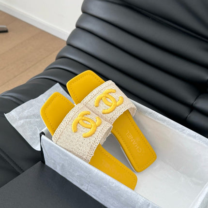 WOVEN SLIDE IN RAFFIA AND LIGHT YELLOW LAMBSKIN