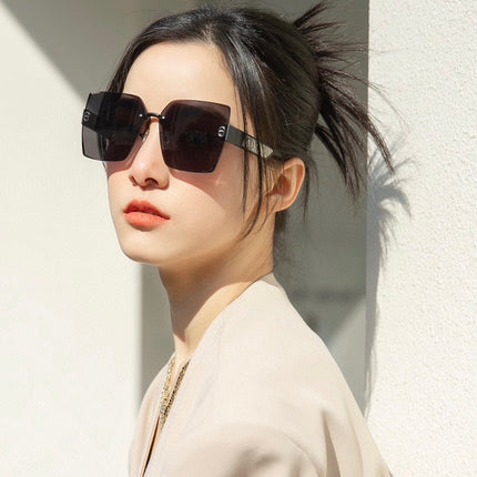 MONTAIGNE SQUARE SUNGLASS CD7159 IN ACETATE