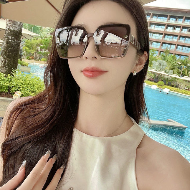 MONTAIGNE SQUARE SUNGLASS CD1590 IN ACETATE