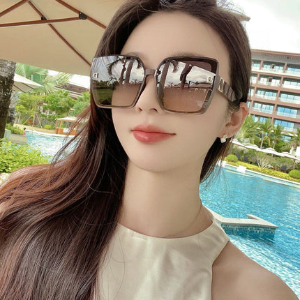 MONTAIGNE SQUARE SUNGLASS CD1590 IN ACETATE