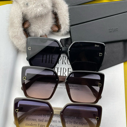 MONTAIGNE SQUARE SUNGLASS CD1590 IN ACETATE