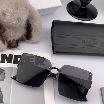 MONTAIGNE SQUARE SUNGLASS CD1677 IN ACETATE