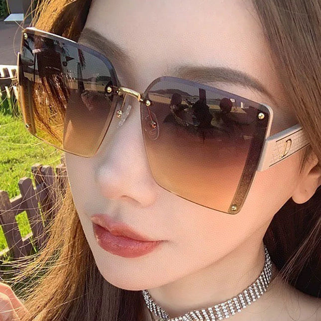 MONTAIGNE SQUARE SUNGLASS CD1677 IN ACETATE