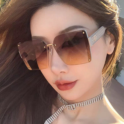 MONTAIGNE SQUARE SUNGLASS CD1677 IN ACETATE