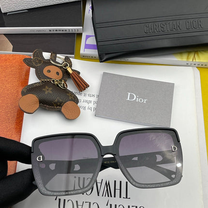 MONTAIGNE SQUARE SUNGLASS CD7129 IN ACETATE