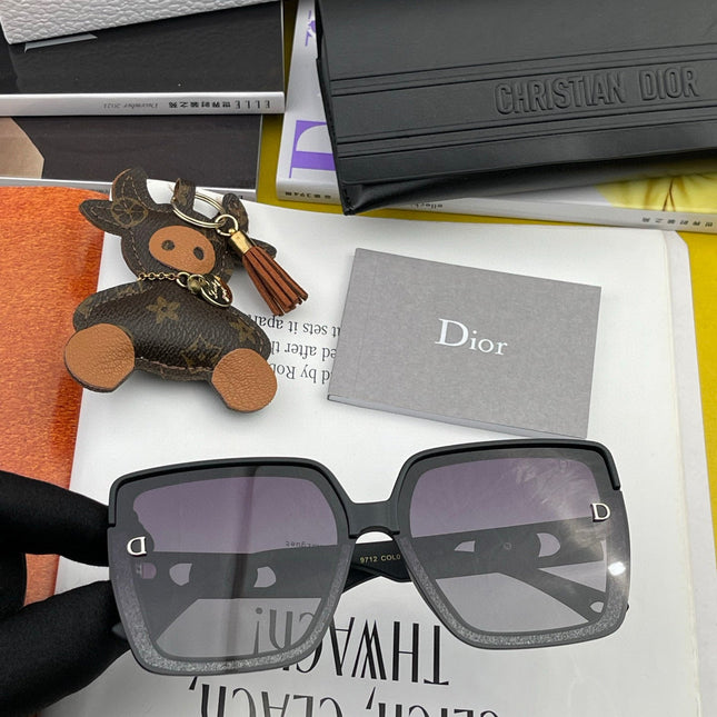 MONTAIGNE SQUARE SUNGLASS CD7129 IN ACETATE
