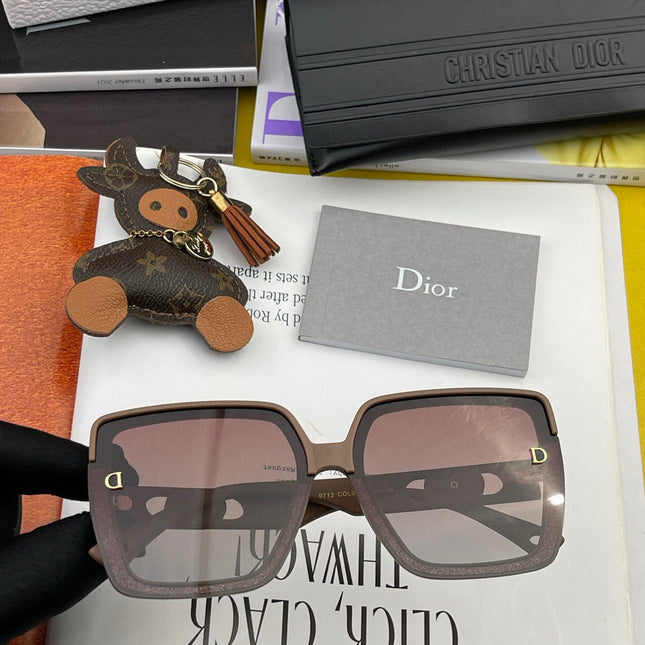 MONTAIGNE SQUARE SUNGLASS CD7129 IN ACETATE