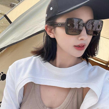 MONTAIGNE SUNGLASS CD1228 IN ACETATE EMBOSSED LOGO
