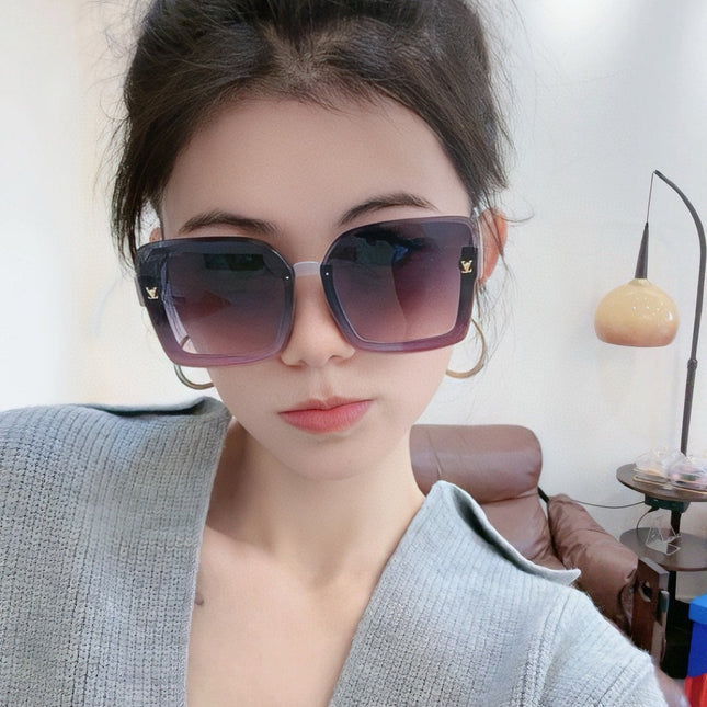 SQUARE SUNGLASSES L5221 IN CLEAR ACETATE GREY SMOKE LENSES