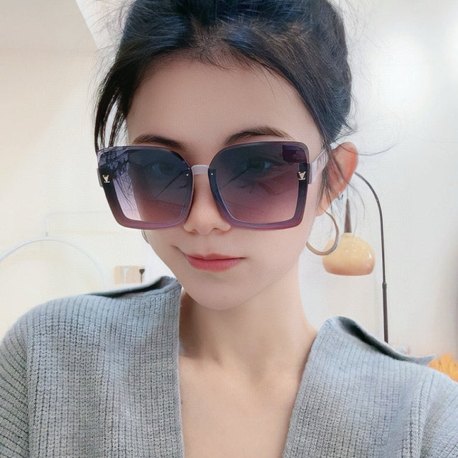 SQUARE SUNGLASSES L5221 IN CLEAR ACETATE GREY SMOKE LENSES