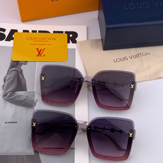 SQUARE SUNGLASSES L5221 IN CLEAR ACETATE GREY SMOKE LENSES