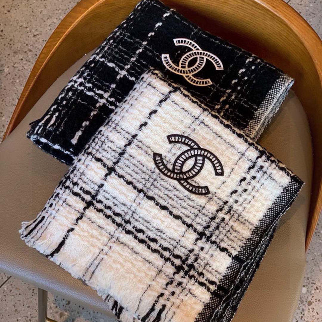 CHANEL 25S SCARF 200 IN CASHMERE 732052