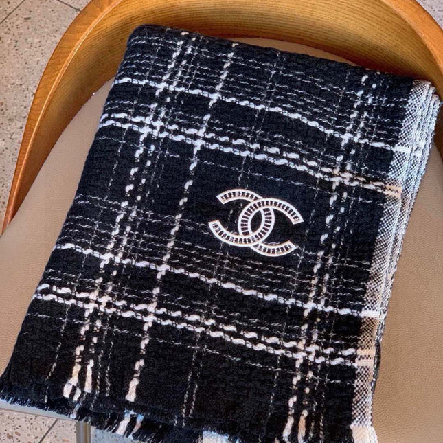 CHANEL 25S SCARF 200 IN CASHMERE 732052