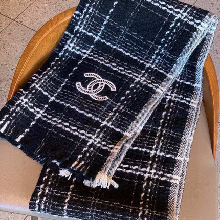 CHANEL 25S SCARF 200 IN CASHMERE 732052