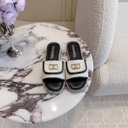 PLATFORM SLIPPERS IN WHITE WOOL AND BLACK LAMBSKIN